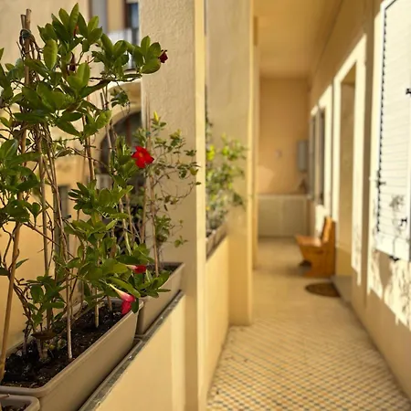 Casa Frori בית הארחה